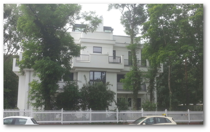 Berlin, Königin-Luise-Straße, Wohnungen